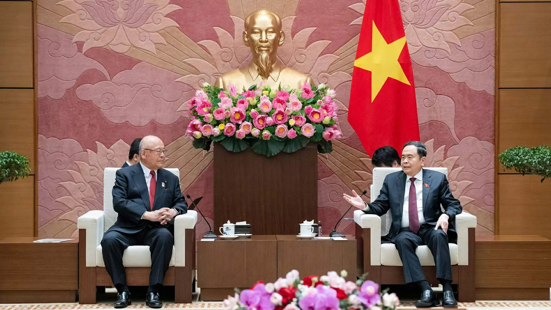 NA Chairman Tran Thanh Man welcomes Special Advisor of Japan-Vietnam Parliamentary Friendship Alliance