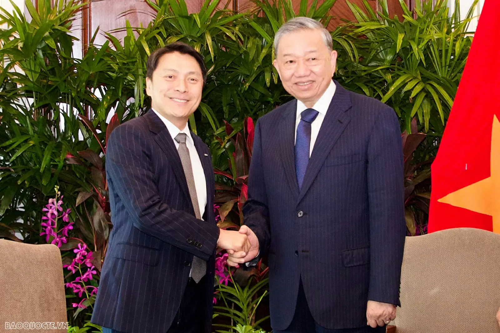 General Secretary To Lam receives leaders of outstanding firms in Singapore