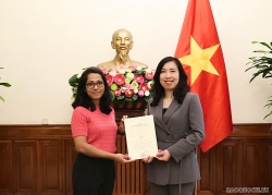 Bộ Ngoại giao trao giấy phép mở lại văn phòng thường trú tại Việt Nam cho báo Financial Times