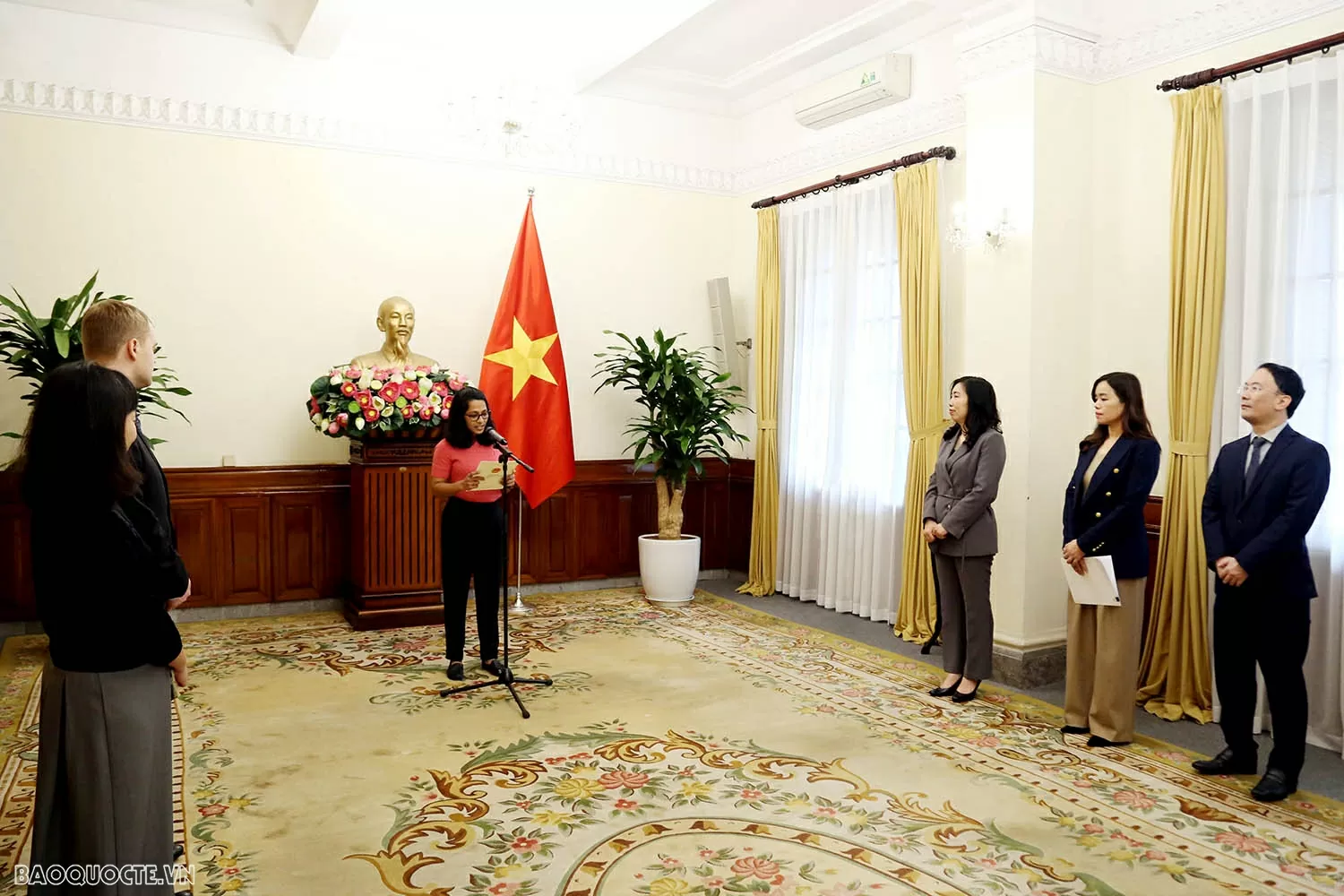 Bộ Ngoại giao trao giấy phép mở lại văn phòng thường trú tại Việt Nam choBáo Financial Times