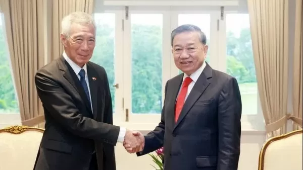 General Secretary To Lam meets former Singaporean Prime Minister