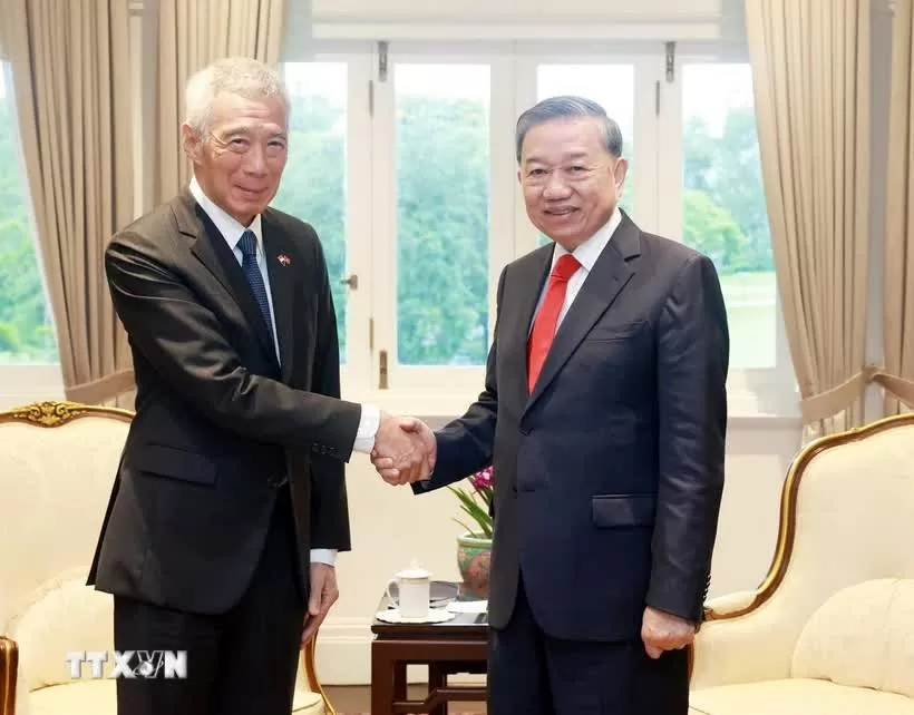 Tổng Bí thư Tô Lâm gặp nguyên Thủ tướng Singapore Lý Hiển Long. (Nguồn: TTXVN) Tổng Bí thư Tô Lâm gặp nguyên Thủ tướng Singapore Lý Hiển Long. (Nguồn: TTXVN)