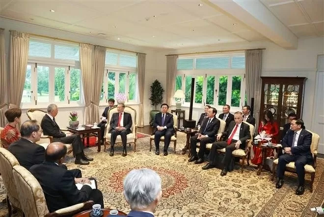 General Secretary To Lam meets former Singaporean Prime Minister