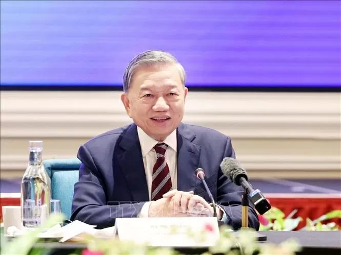 General Secretary To Lam attends Vietnam - Singapore business roundtable
