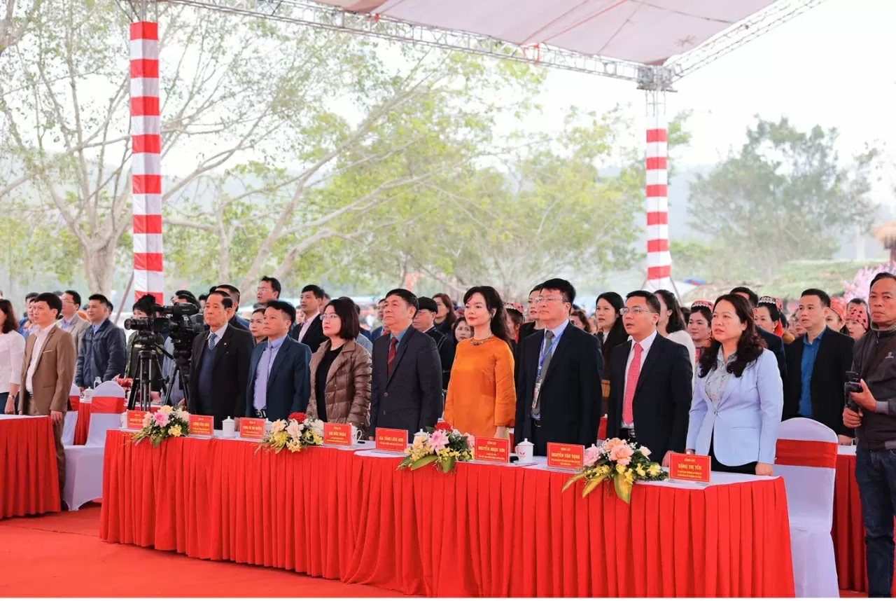 Ngày 28/2 -1/3, tại Khu bảo tồn văn hóa người Dao Thanh Y, xã Bằng Cả, TP Hạ Long, tổ chức hội làng gắn với Lễ công bố Di sản văn hoá phi vật thể quốc gia Lễ cấp sắc người Dao, Lễ mừng cơm mới người Tày, lễ đón nhận Bằng công nhận xã đạt chuẩn Nông thôn mới nâng cao. Ngày 28/2 -1/3, tại Khu bảo tồn văn hóa người Dao Thanh Y, xã Bằng Cả, TP Hạ Long, tổ chức hội làng gắn với Lễ công bố Di sản văn hoá phi vật thể quốc gia Lễ cấp sắc người Dao, Lễ mừng cơm mới người Tày, lễ đón nhận Bằng công nhận xã đạt chuẩn Nông thôn mới nâng cao.