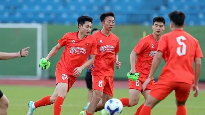 Chấn thương, trung vệ Việt Anh ngậm ngùi chia tay đội tuyển Việt Nam