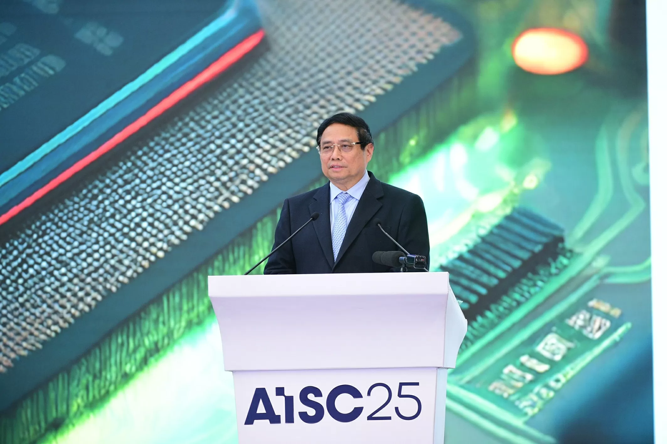 PM urges global partners to support Vietnam's AI, semiconductor development