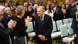 Tân Thủ tướng Canada chính thức tuyên thệ ngồi 'ghế nóng'