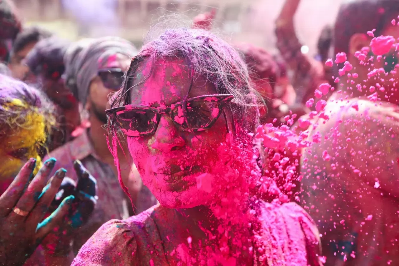 Bùng nổ sắc màu lễ hội Holi ở Nam Á