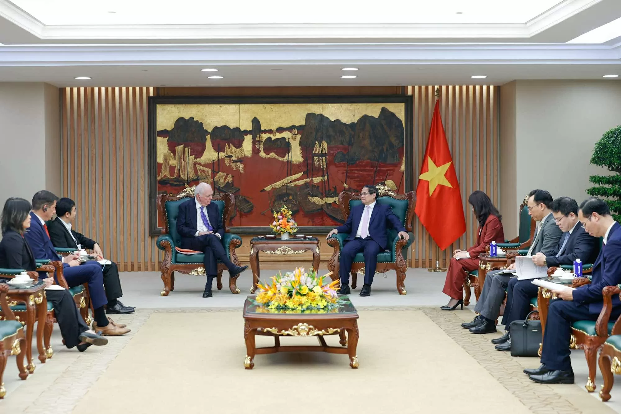 Prime Minister receives Prof. Thomas Vallely calling on US experts' expertise for economic growth goals