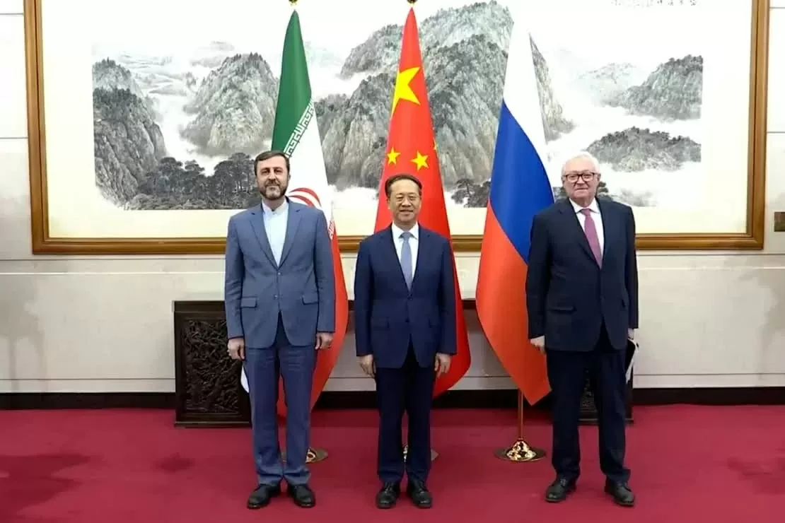 Ảnh ấn tượng: Nga đề cập việc ai sẽ ra lệnh ngừng bắn ở Ukraine và cái giá phải trả; ông Trump nói thời điểm chấm dứt nguy cơ Moscow tấn công NATO
