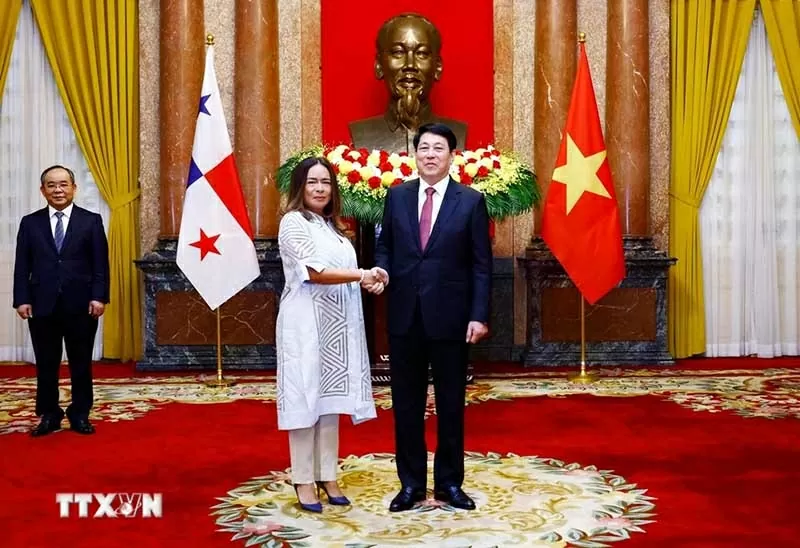 Chủ tịch nước Lương Cường tiếp Đại sứ các nước trình Quốc thư