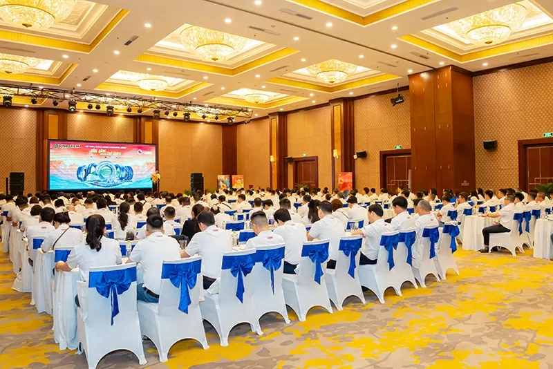 ông Nguyễn Đình Khoát,Tổng giám đốc