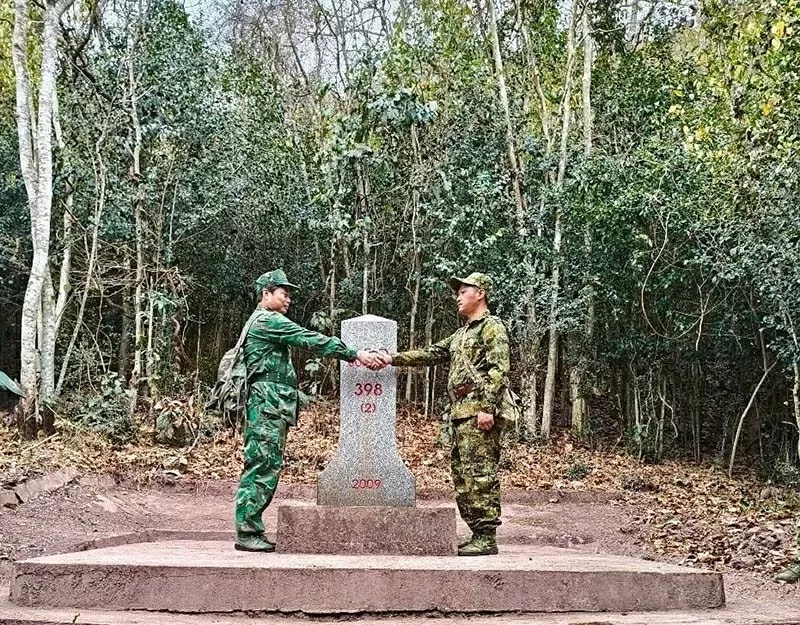 Bộ đội Biên phòng Nghệ An và Xiangkhouang, Lào tuần tra song phương bảo vệ biên giới Bộ đội Biên phòng Nghệ An và Xiangkhouang, Lào tuần tra song phương bảo vệ biên giới