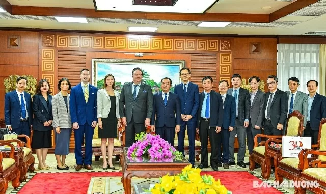 Hai Duong Party Secretary Tran Duc Thang receives U.S. Ambassador Marc E. Knapper