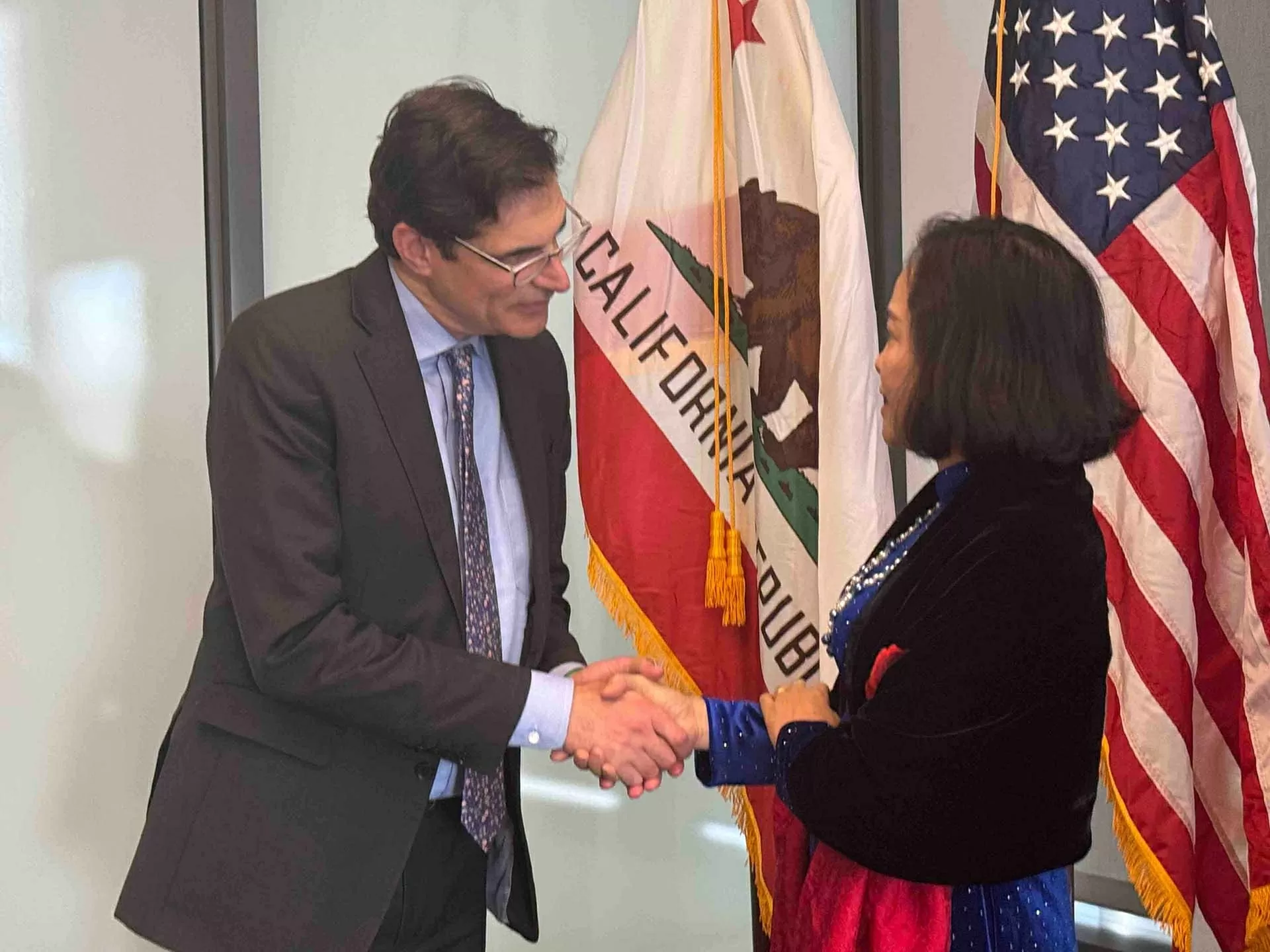 Phó Chủ tịch Quốc hội Nguyễn Thị Thanh thăm bang California nhân chuyến công tác tới Hoa Kỳ Phó Chủ tịch Quốc hội Nguyễn Thị Thanh thăm bang California nhân chuyến công tác tới Hoa Kỳ