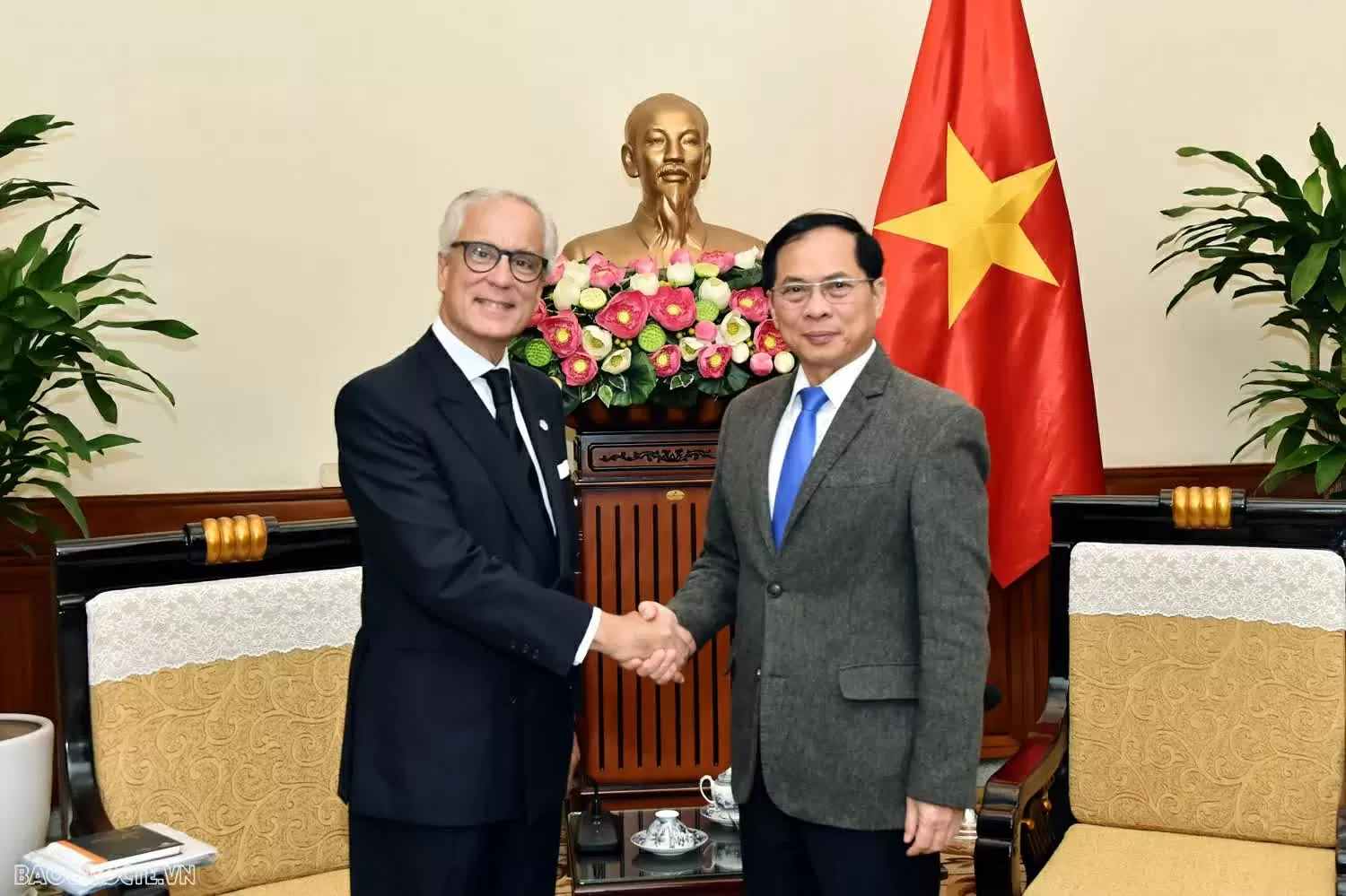 Deputy Prime Minister and Minister of Foreign Affairs Bui Thanh Son: Welcoming the Portuguese Government's decision to open an Embassy in Vietnam