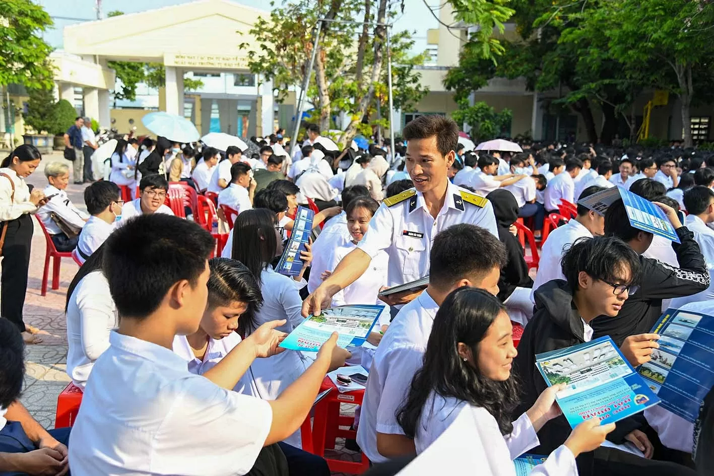 Phổ biến thông tin về biển, đảo cho hơn 4.000 người tại Kiên Giang Phổ biến thông tin về biển, đảo cho hơn 4.000 người tại Kiên Giang
