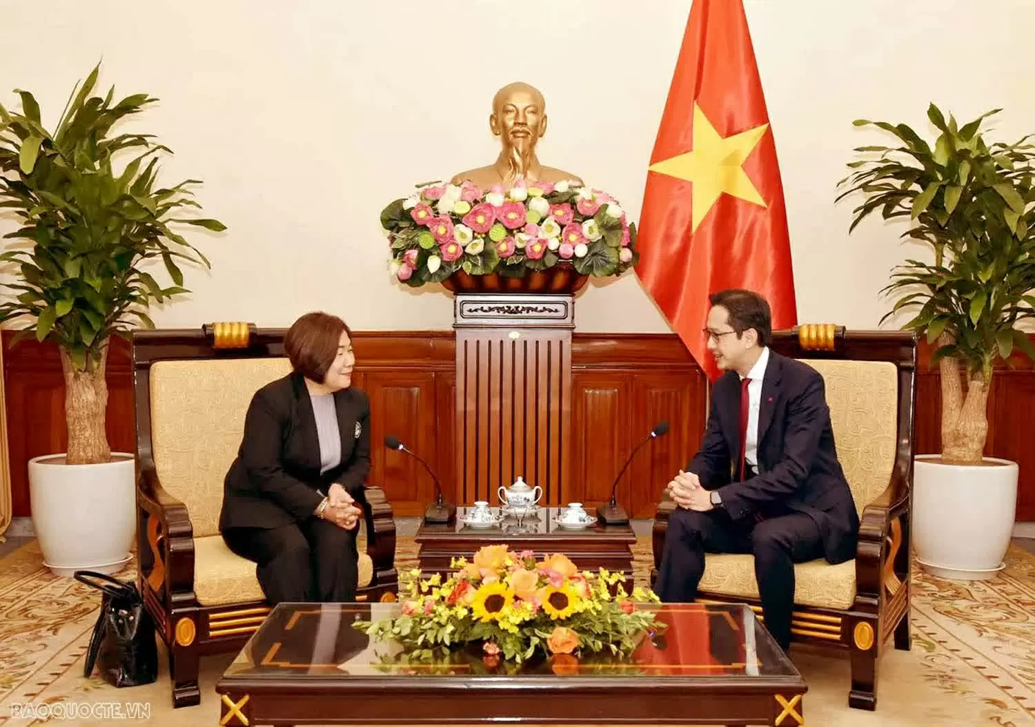 Deputy Minister Do Hung Viet receives Executive Director of the Mekong River Commission