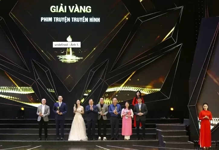 Chúng ta của 8 năm sau, Không thời gian, Miền quên lãng giành giải Vàng Liên hoan Truyền hình toàn quốc lần thứ 42