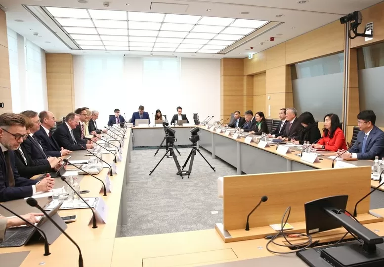 Hai nhà lãnh đạo đánh giá quan hệ hữu nghị Việt Nam-Luxembourg trong những năm qua đang ngày càng phát triển tốt đẹp (Nguồn: VGP) Hai nhà lãnh đạo đánh giá quan hệ hữu nghị Việt Nam-Luxembourg trong những năm qua đang ngày càng phát triển tốt đẹp (Nguồn: VGP)