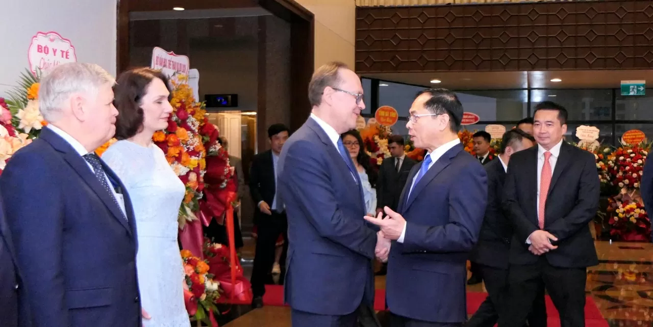 Đại sứ Gennady Bezdetko