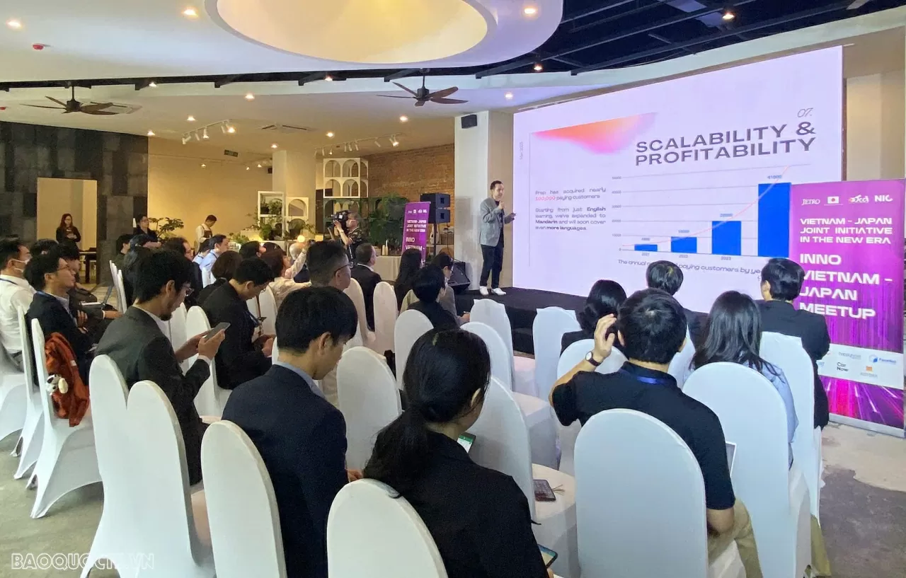 Đại diện các startup lần lượt trình bày về mô hình kinh doanh trước những nhà đầu tư của Nhật Bản. (Nguồn: Bích Quyên) Đại diện các startup lần lượt trình bày về mô hình kinh doanh trước những nhà đầu tư của Nhật Bản. (Nguồn: Bích Quyên)
