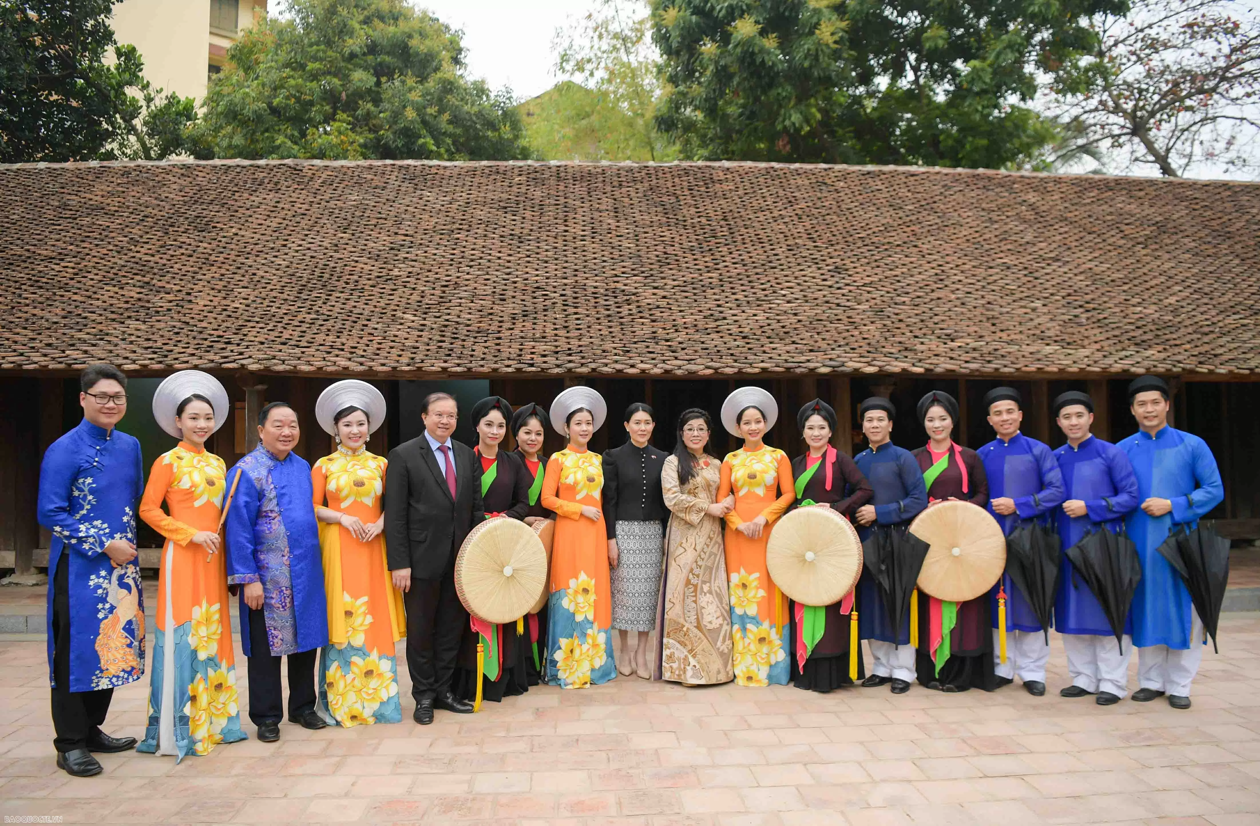 Phu nhân Thủ tướng tham quan bảo tàng dân tộc học Phu nhân Thủ tướng tham quan bảo tàng dân tộc học