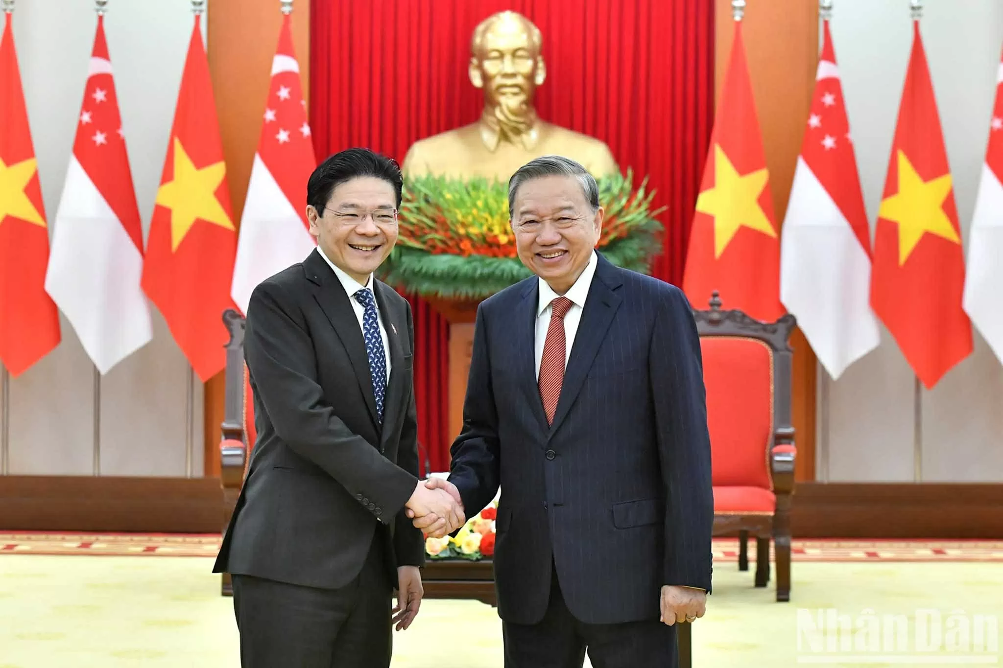 Tổng Bí thư Tô Lâm tiếp Thủ tướng Singapore, Tổng thư ký Đảng Hành động nhân dân Singapore (PAP) Lawrence Wong. (Nguồn: Báo Nhân dân) Tổng Bí thư Tô Lâm tiếp Thủ tướng Singapore, Tổng thư ký Đảng Hành động nhân dân Singapore (PAP) Lawrence Wong. (Nguồn: Báo Nhân dân)