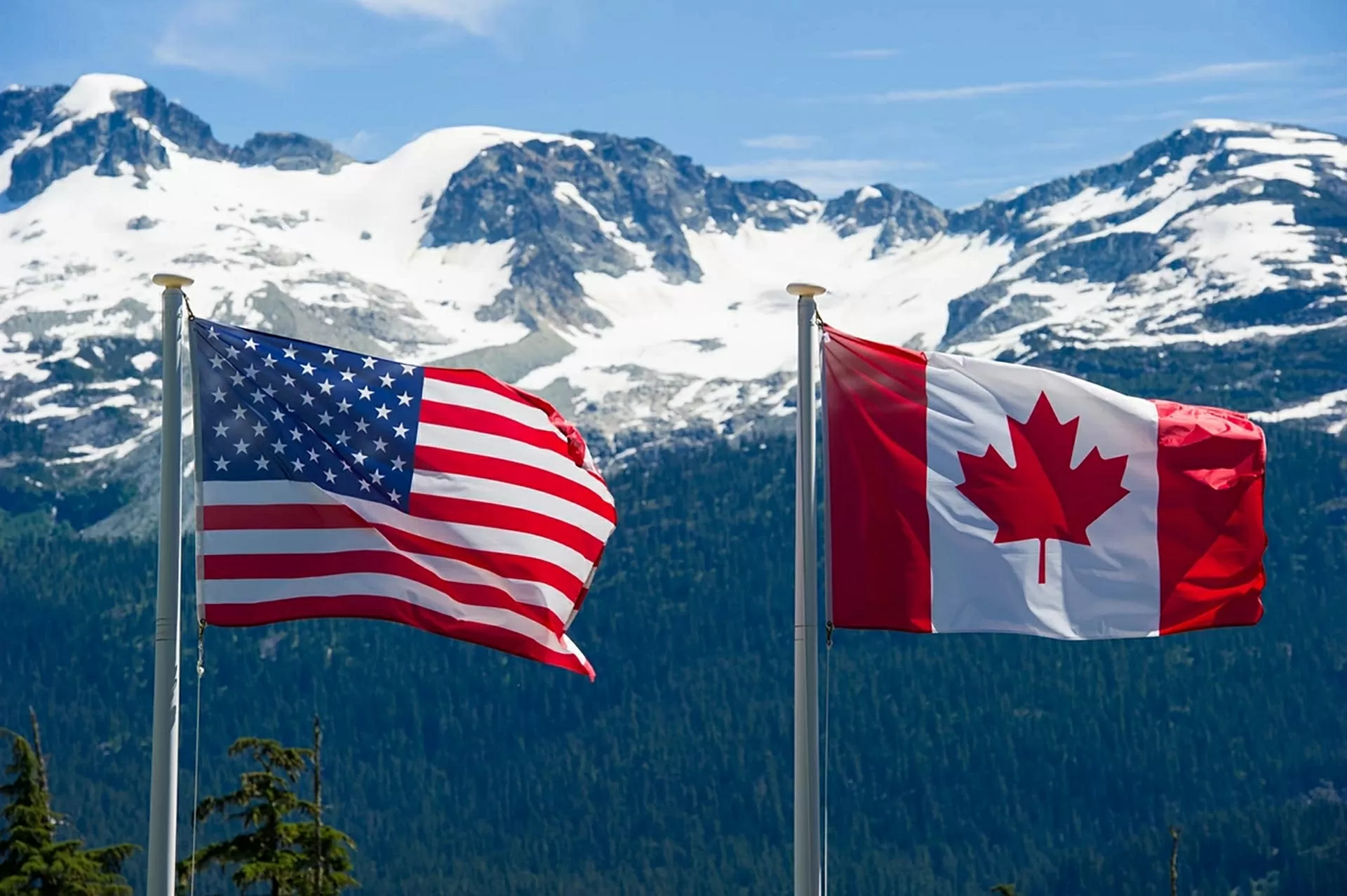 Vì sao nền kinh tế Canada lại tụt hậu so với Mỹ?