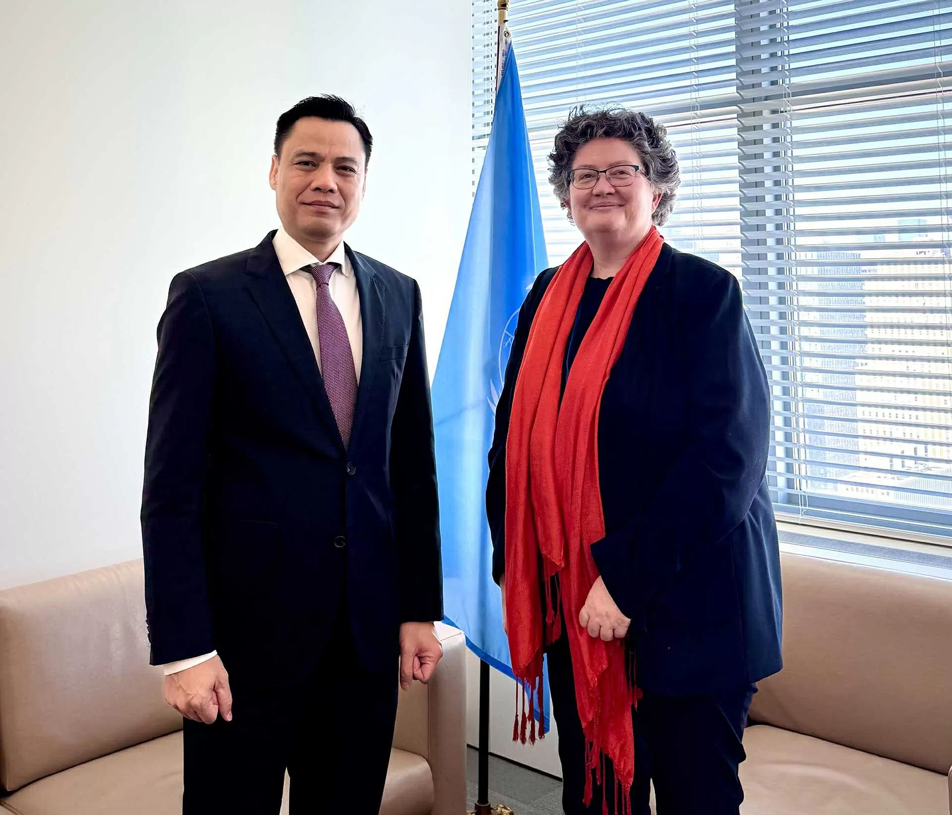 Đại sứ Đặng Hoàng Giang làm việc với bà Elinor Hammarskjöld, Phó Tổng thư ký, Trưởng Văn phòng Pháp lý của Liên hợp quốc.