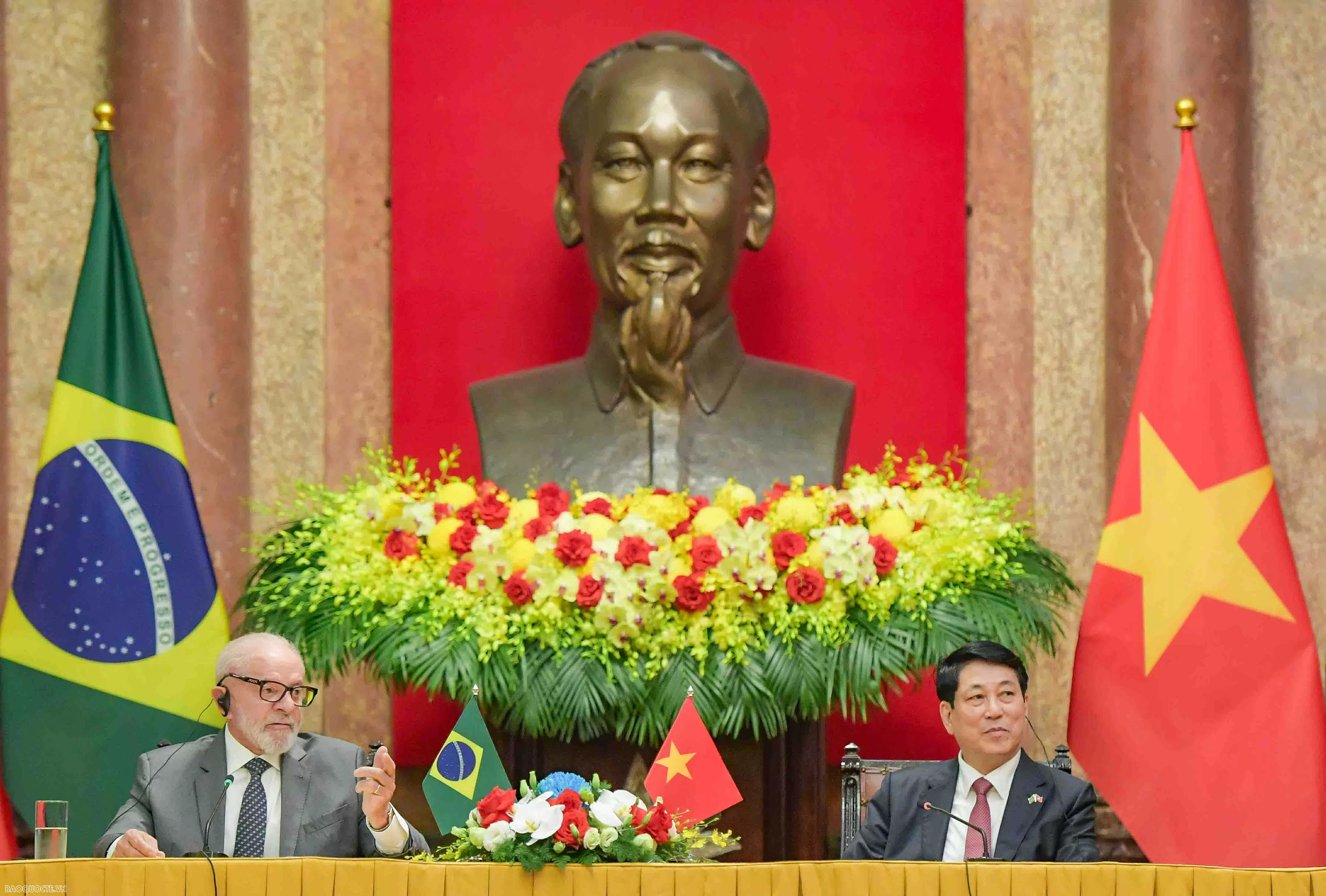 Vietnam, Brazilia Presidents meet with the press informing on outcomes of their talks