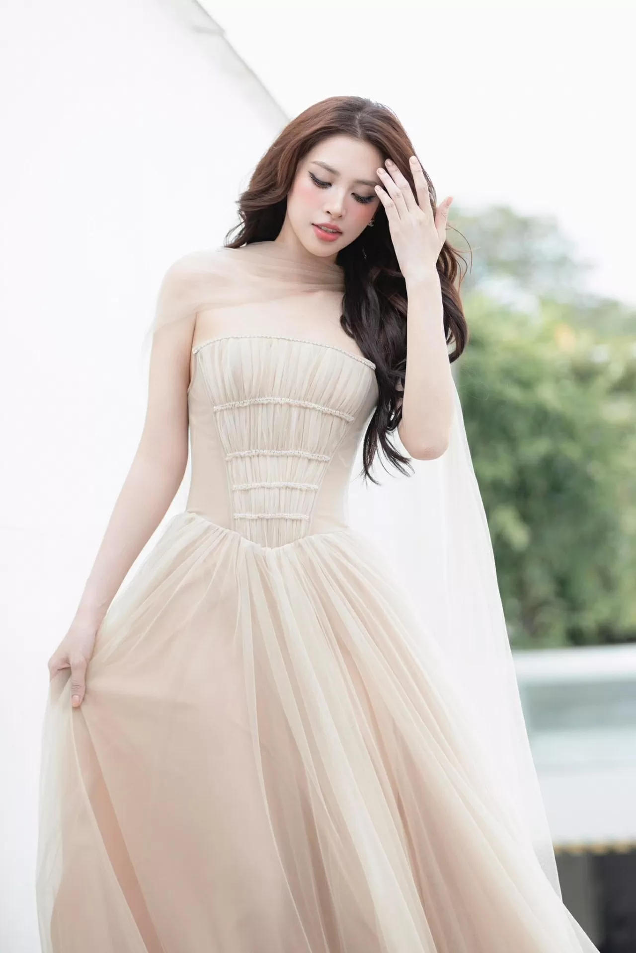 Ngắm bộ ảnh đẹp nên thơ của Hoa hậu Trần Tiểu Vy - Ảnh 7. Ngắm bộ ảnh đẹp nên thơ của Hoa hậu Trần Tiểu Vy - Ảnh 7.