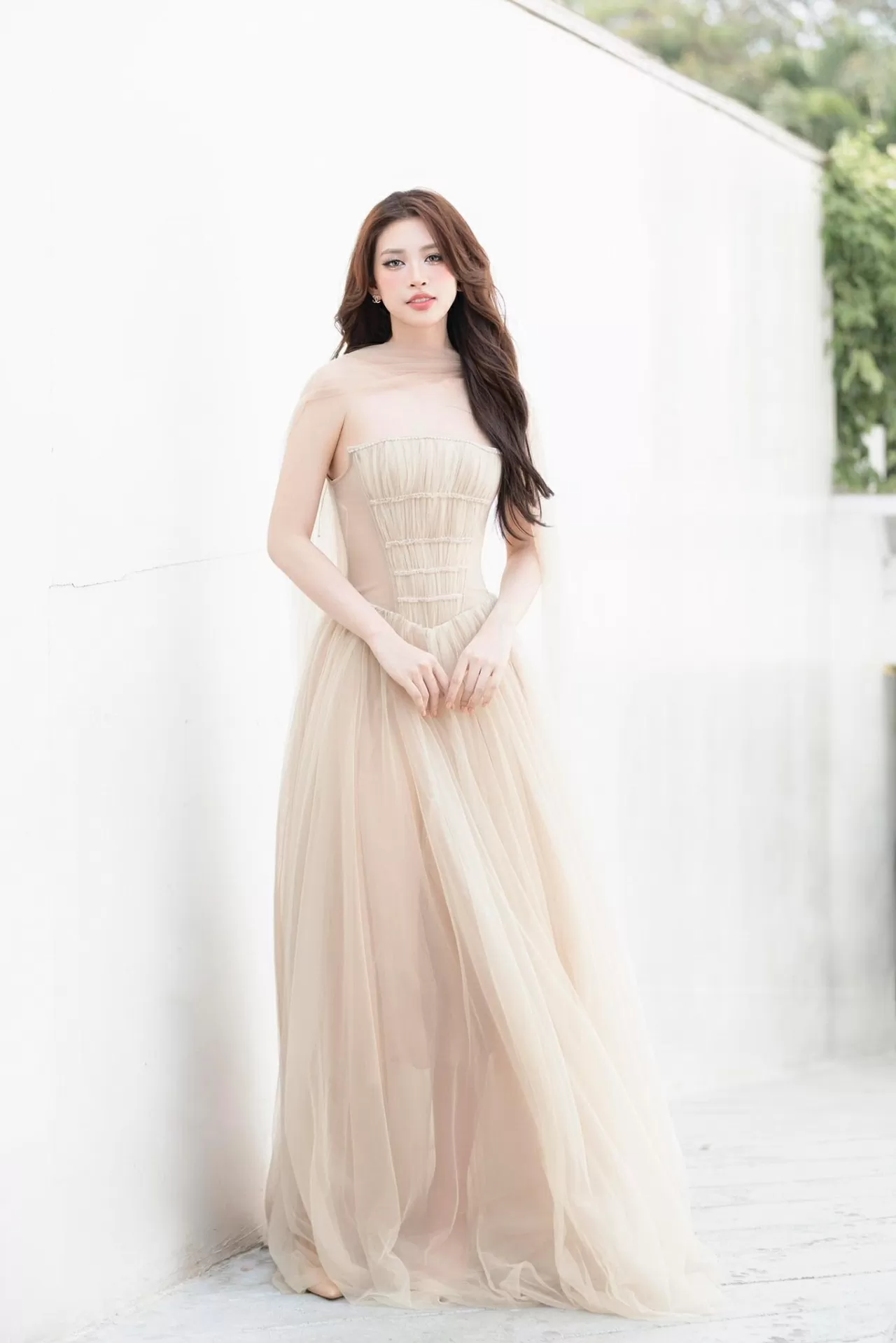 Ngắm bộ ảnh đẹp nên thơ của Hoa hậu Trần Tiểu Vy - Ảnh 8. Ngắm bộ ảnh đẹp nên thơ của Hoa hậu Trần Tiểu Vy - Ảnh 8.