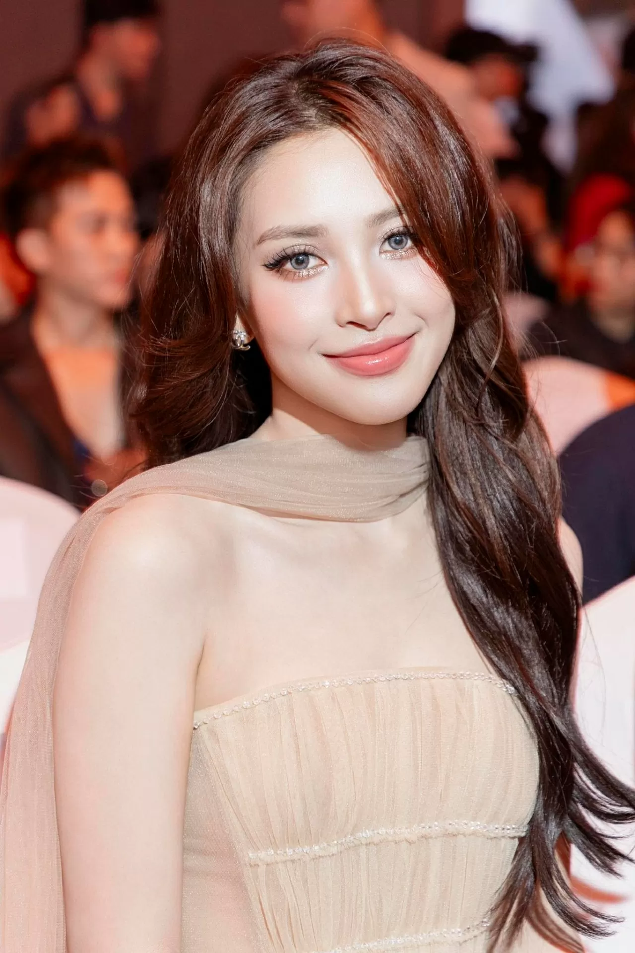 Ngắm bộ ảnh đẹp nên thơ của Hoa hậu Trần Tiểu Vy - Ảnh 14. Ngắm bộ ảnh đẹp nên thơ của Hoa hậu Trần Tiểu Vy - Ảnh 14.