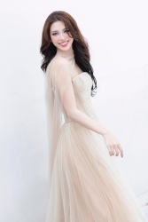 Ngắm bộ ảnh đẹp nên thơ của Hoa hậu Trần Tiểu Vy