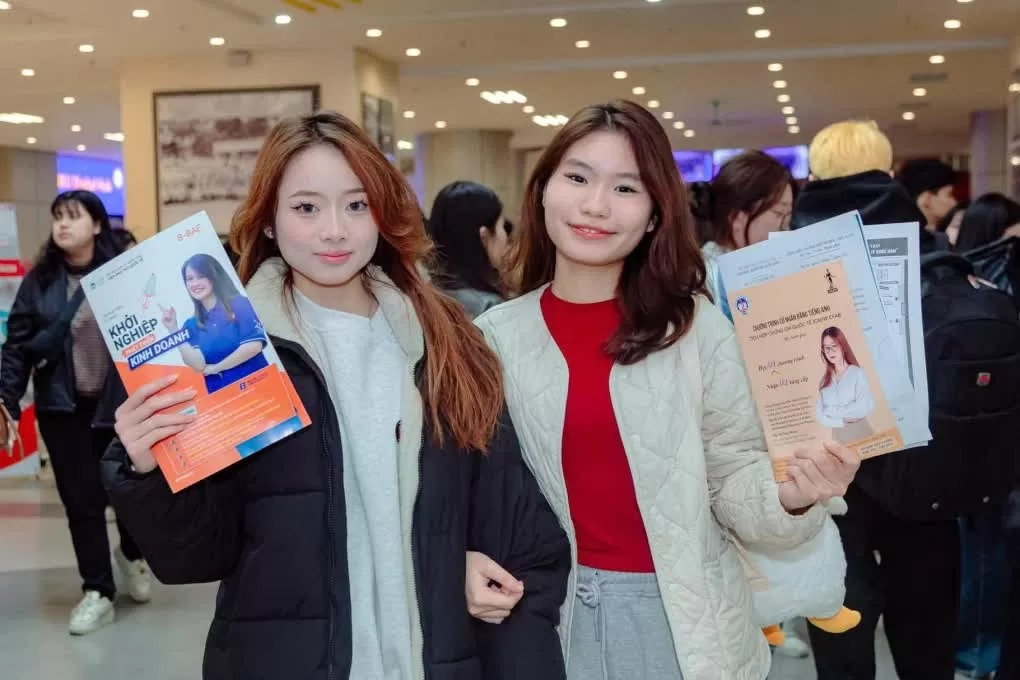 Đại học Kinh tế Quốc dân tuyển thí sinh có IELTS từ 5.5