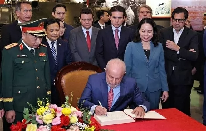 Brazilian President Luiz Inácio Lula da Silva visits Vietnam Military History Museum