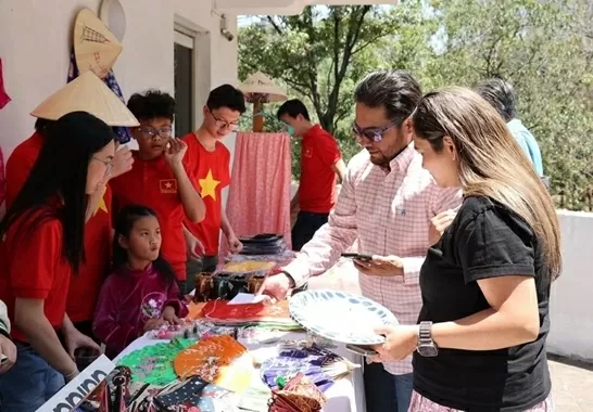 Văn hóa Việt tỏa sáng tại xứ "Đại bàng Aztec" Văn hóa Việt tỏa sáng tại xứ "Đại bàng Aztec"
