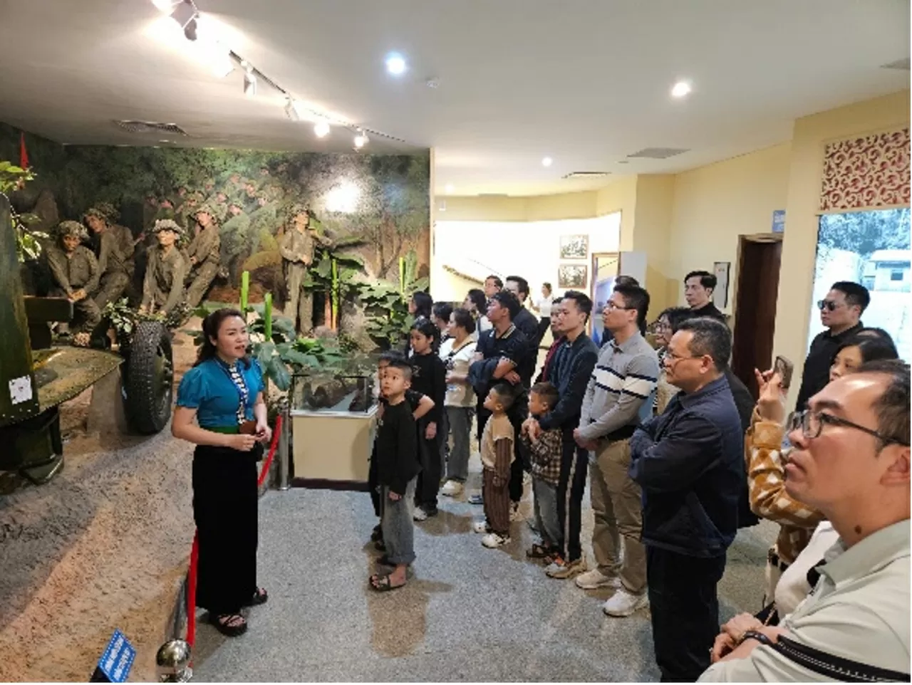 Hành trình về Điện Biên - Nơi bùn, máu và hoa kết thành lịch sử. Một số hình ảnh tại Bảo tàng.