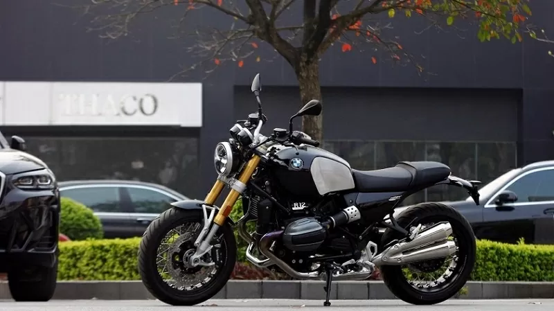 BMW R 12 nineT có trọng lượng 220 kg
