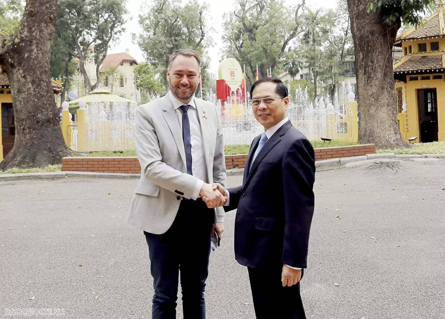 Vietnam, Belgium Deputy Prime Ministers hold meeting on bilateral multifaceted cooperation