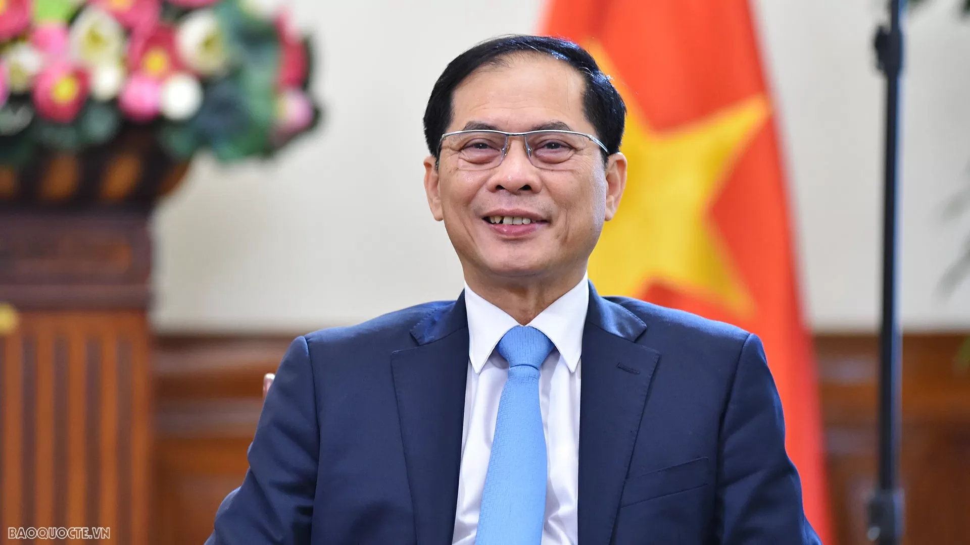 Phó Thủ tướng, Bộ trưởng Ngoại giao Bùi Thanh Sơn ghi hình trả lời phỏng vấn về việc Việt Nam đăng cai tổ chức Hội nghị thượng đỉnh P4G tai Hà Nội (tháng 4/2025). (Ảnh: Thành Long)