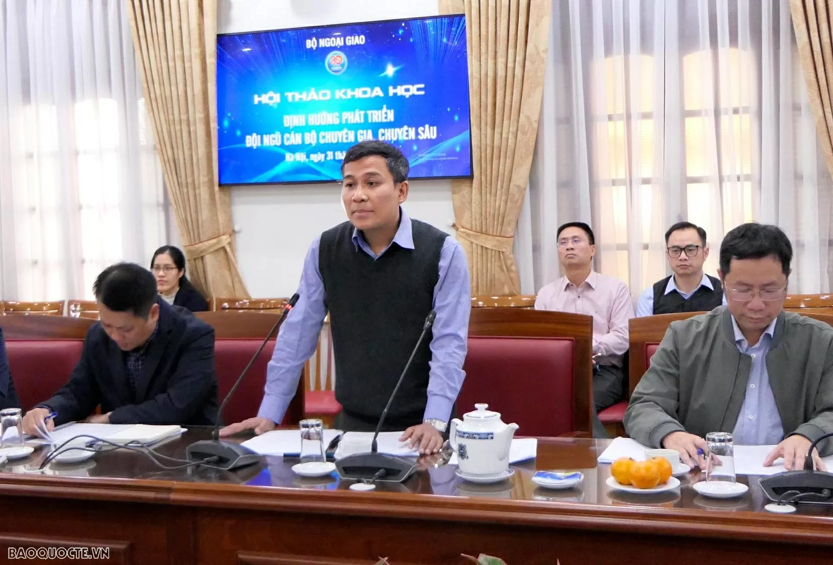 Thứ trưởng Thường trực Nguyễn Minh Vũ, Trưởng Ban soạn thảo Đề án phát triển đội ngũ cán bộ chuyên gia, chuyên sâu, khẳng định Bộ Ngoại giao là cơ quan đầu tiên xây dựng Quy chế chuyên gia từ năm 2009. (Ảnh: Thành Long) Thứ trưởng Thường trực Nguyễn Minh Vũ, Trưởng Ban soạn thảo Đề án phát triển đội ngũ cán bộ chuyên gia, chuyên sâu, khẳng định Bộ Ngoại giao là cơ quan đầu tiên xây dựng Quy chế chuyên gia từ năm 2009. (Ảnh: Thành Long)