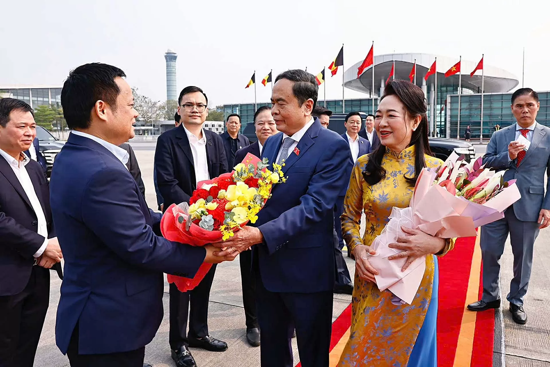 NA Chairman Tran Thanh Man leaves Hanoi for attendance at IPU-150, visits to Uzbekistan, Armenia