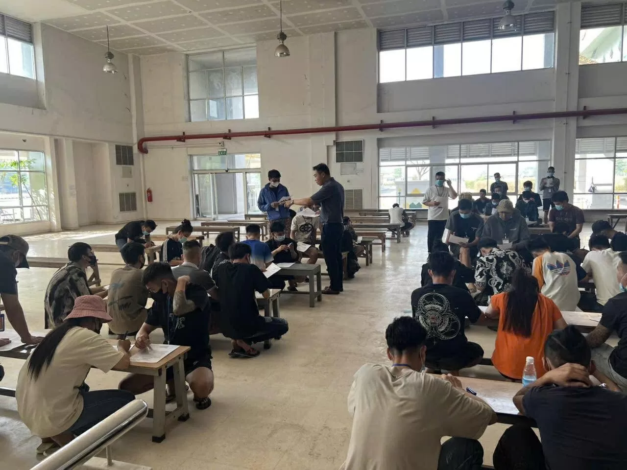 Đưa 39 công dân Việt Nam bị tạm giữ do vi phạm quy định xuất nhập cảnh của Myanmar về nước an toàn