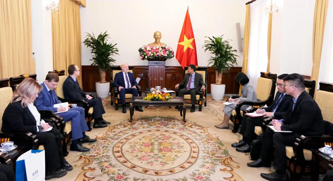 Thứ trưởng Nguyễn Minh Vũ và ông Mikhail E. Fradkov nêu cao vai trò của khoa học công nghệ và đổi mới sáng tạo trong việc thúc đẩy tăng trưởng bền vững của mỗi quốc gia. (Ảnh:Thành Long)