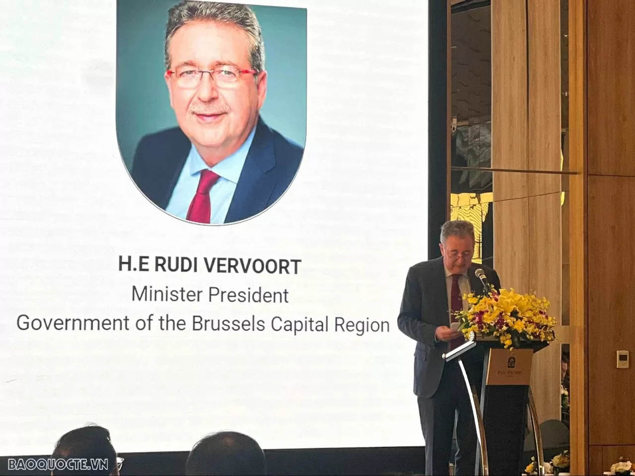 Bộ trưởng, Thủ hiến Chính phủ vùng Thủ đô Brussels Rudi Vervoort chia sẻ về kinh nghiệm và tiềm năng hợp tác giữa Việt Nam và Bỉ. (Ảnh: Minh Thư)