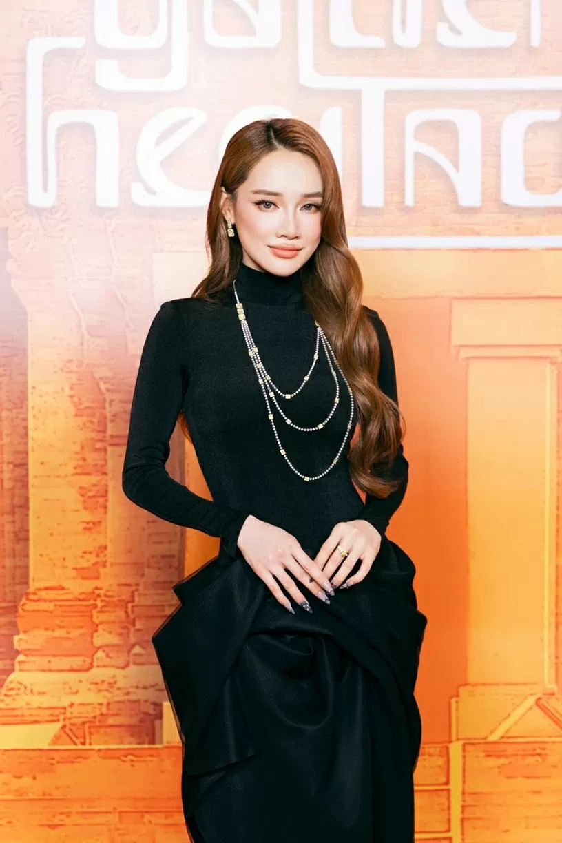 Dàn mỹ nhân khoe sắc trên thảm đỏ show thời trang NTK Lê Thanh Hoà