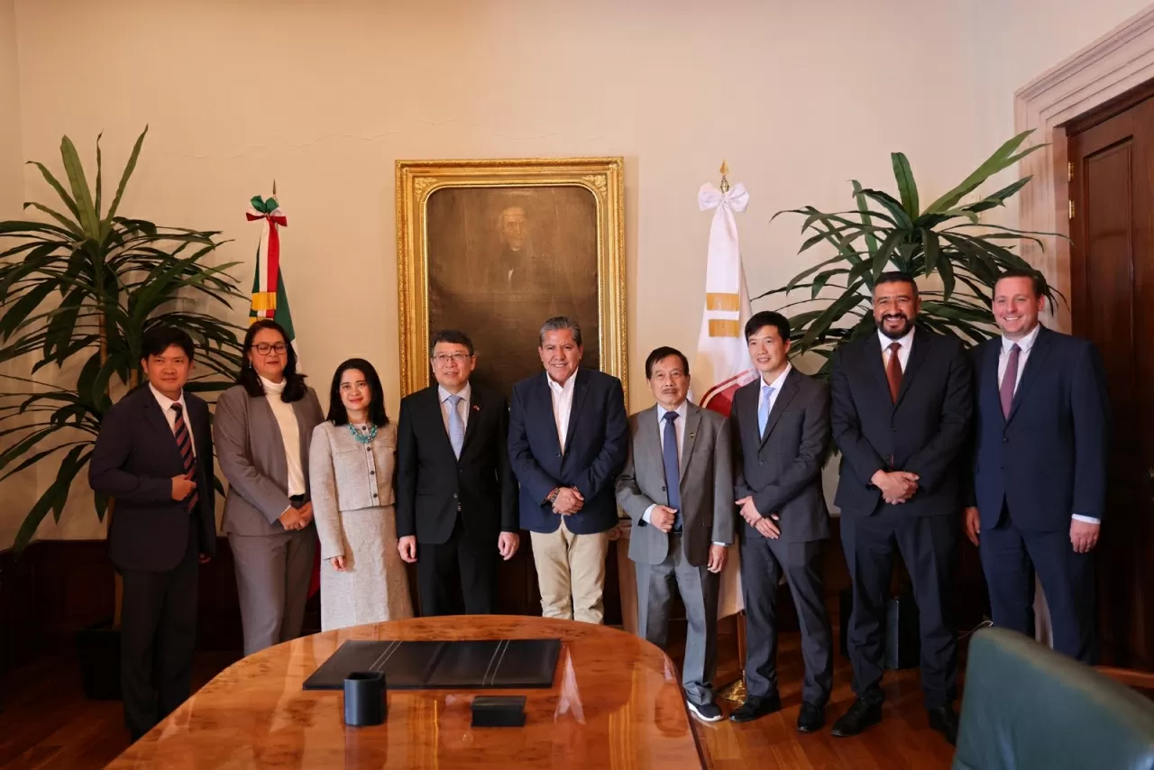 Đại sứ Nguyễn Văn Hải thăm và làm việc tại bang Zacatecas. Thống đốc David Monreal Ávila tiếp đoàn. (Ảnh: NVCC)